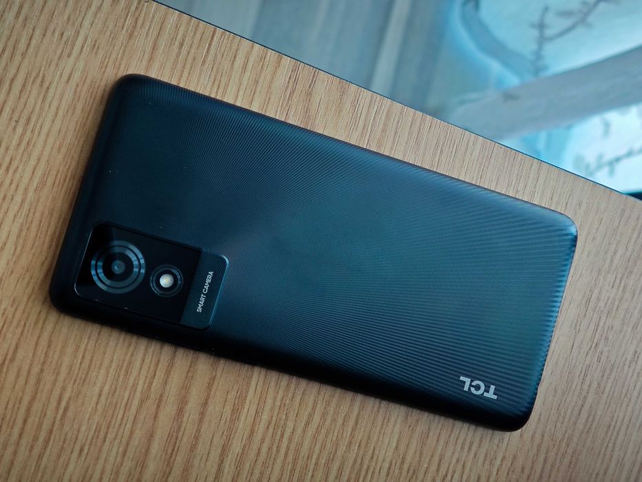 Vand smartphone TCL 501 - ca nou