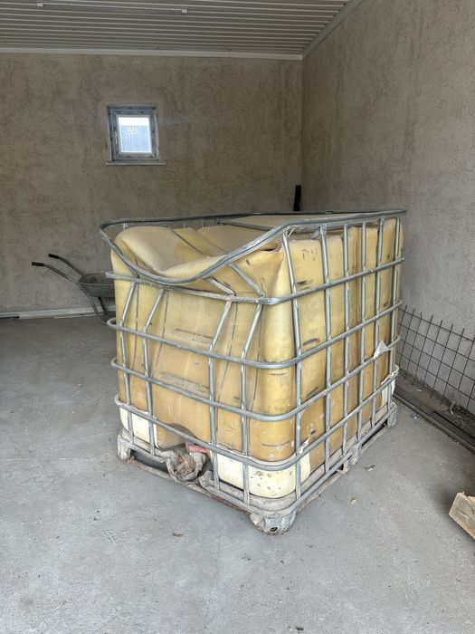 Продам б/у кубовую бочку