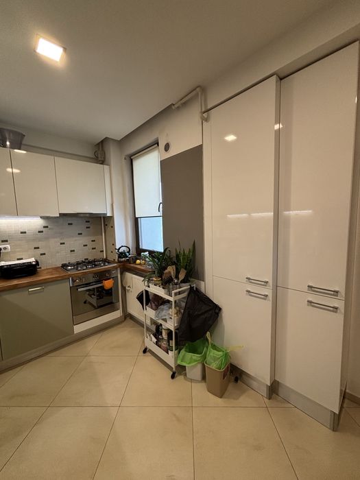 Inchiriez apartament cu 2 camere . Sisesti .