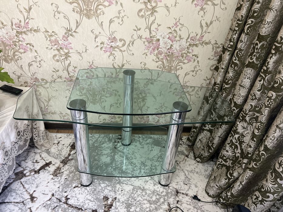 Стеклянная тумба