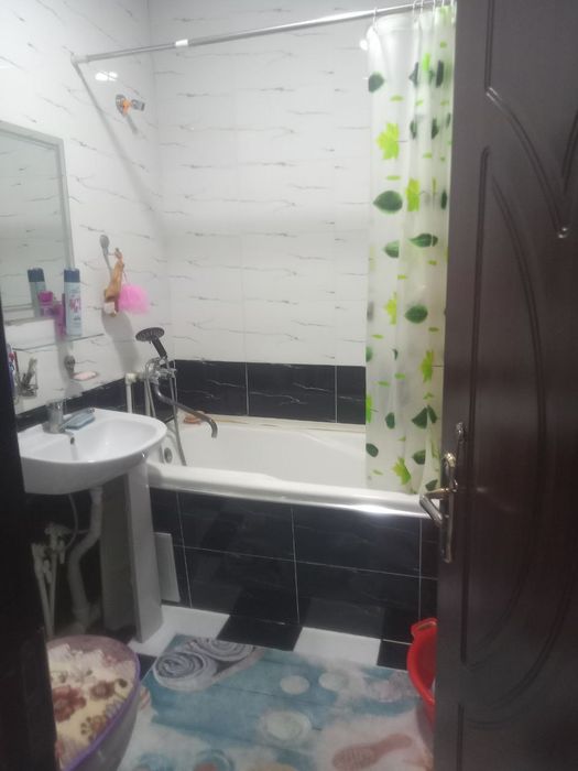 Hovli srochna Sotiladi 4.6 sotih tinch mahala