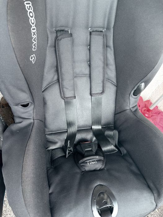 Продавам детско столче за кола Maxi-Cosi Priori за деца от 9 до 18 кг.