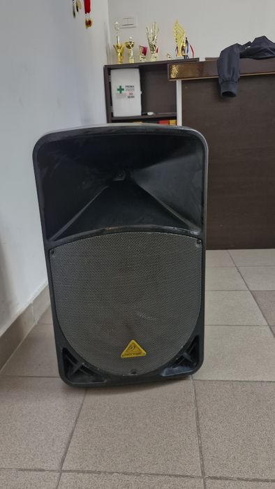 Vând boxă activă Behringer Eurolive B115W, 1000W, Bluetooth.