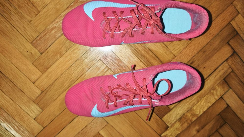 Crampoane Nike măr 40