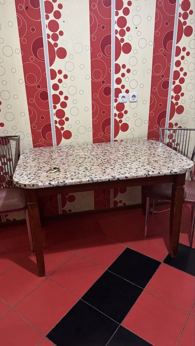 Продам кухонный стол б/у