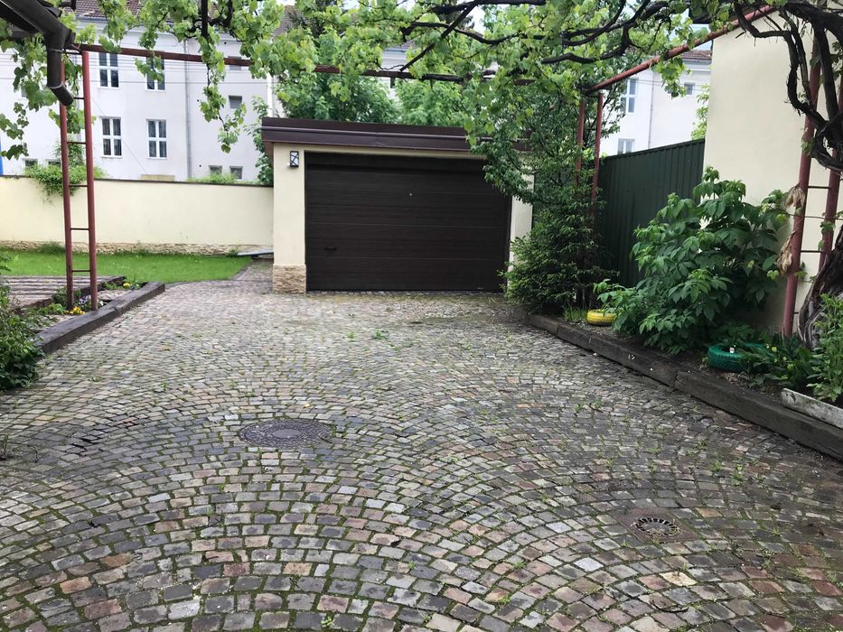 Casa de inchiriat // singur in curte // zona Grivitei