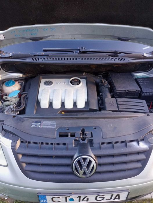 VOLKSWAGEN Touran 0 — imagine 3
