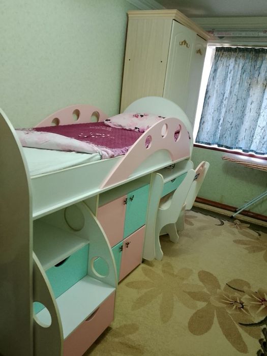 Болалар дивани янги , катталарни хам бемалол кутаради, партаси стули