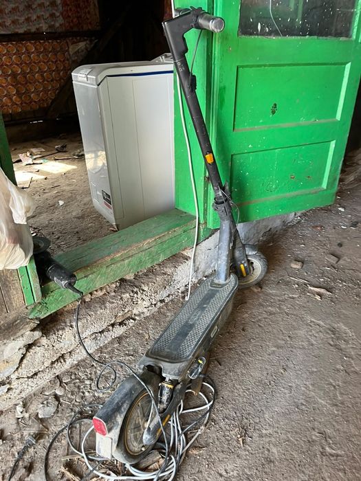 VÂND / SCHIMB] Trotinetă Electrică Ninebot Max G2 – Preț: 550 Lei (Negociabil)