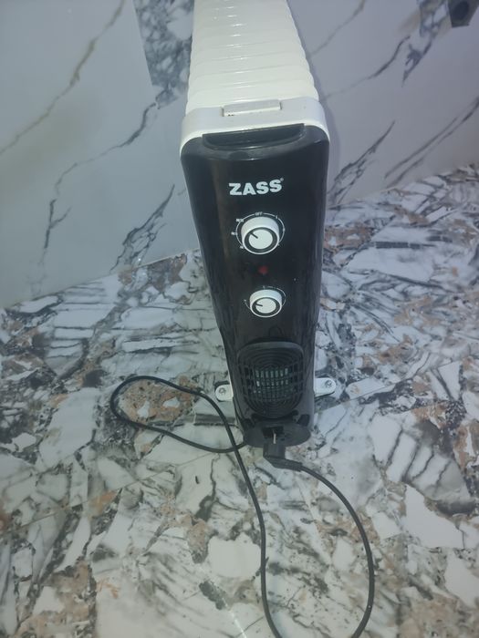 Calorifer Electric cu Ulei Adler AD 7819 15 Elementi 3 Trepte de Putere 2500W Alb
