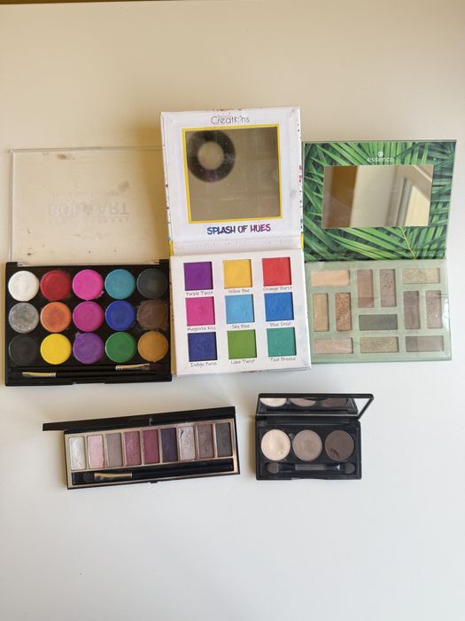 Тени для макияжа