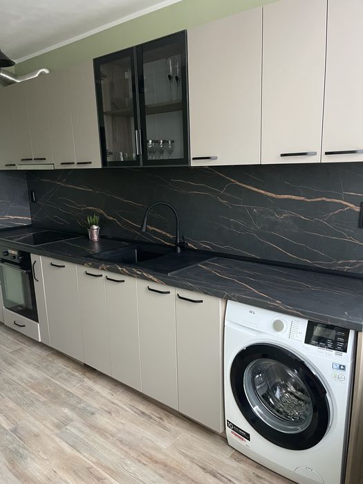 Дава се под наем Четиристаен апартамент в Враца, Център - 90 кв.м за 510 € - Снимка #1