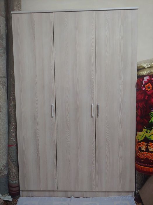 Мебел шкаф 3 ешикли