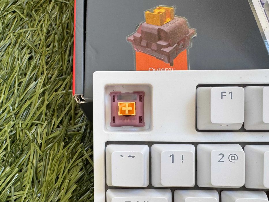 Genesis Thor 404 White механична клавиатура - Outemu Peach Silent