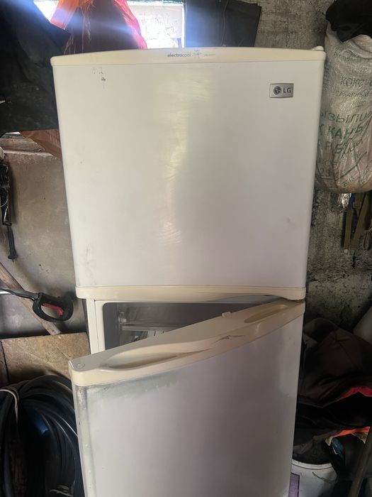 Продам Холодильник LG