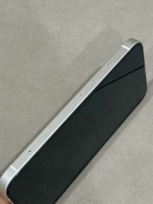 iPhone 13 белый б/у 128гб
