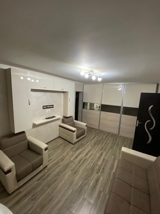 Inchiriez apartament 3 camere