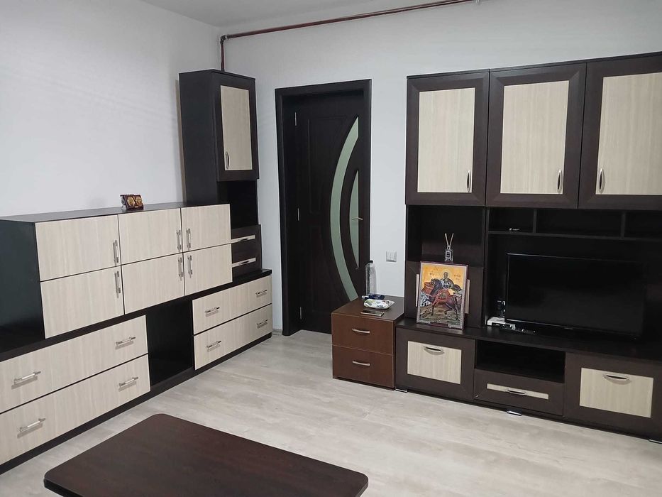 Închiriez garsonieră