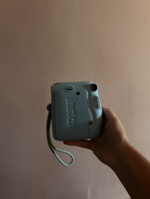 Продава се instax mini11 светлосин