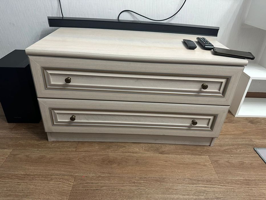 Продам тумбу под телевизор