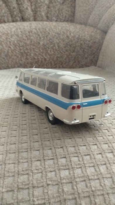модель автобуса юность