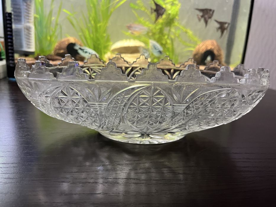 Продам хрустальную вазу