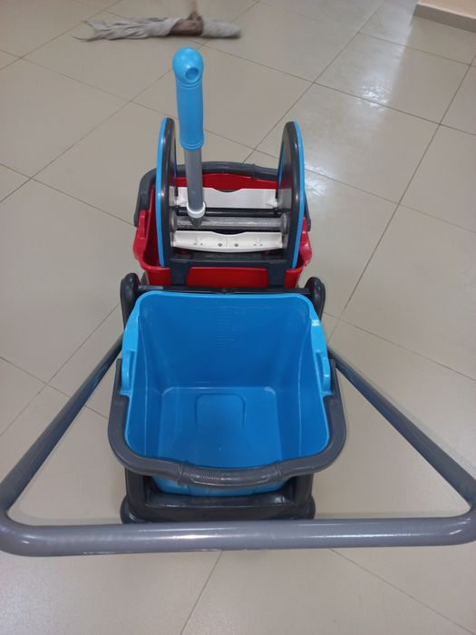 Продаёться тележка уборочная