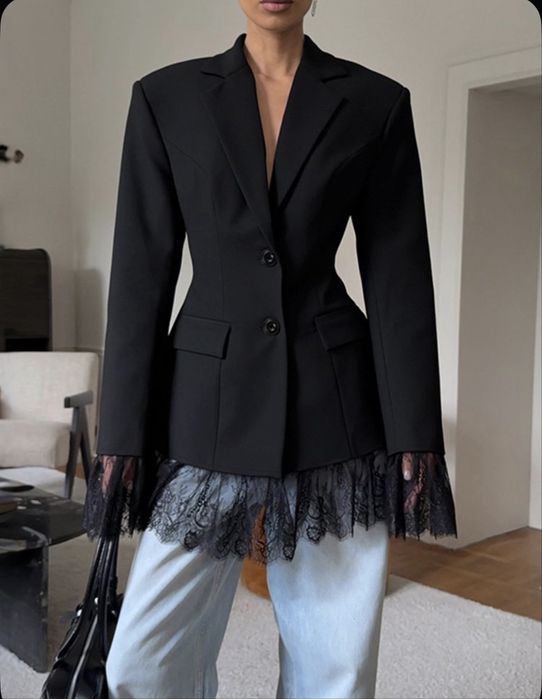 Продам новый пиджак с кружевами