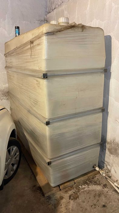 Продам пластиковый бак 2 куба