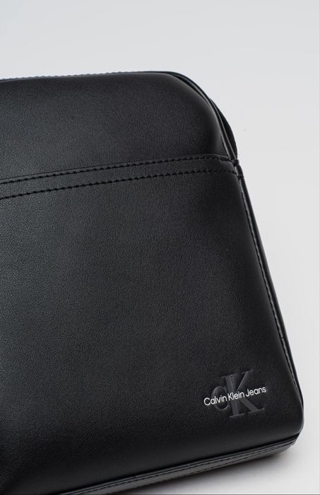 Чисто Нова Оригинална Мъжка Чанта CALVIN KLEIN LV04G3014G