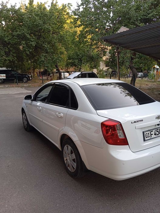 Продаю Chevrolet Lacetti - 1,8