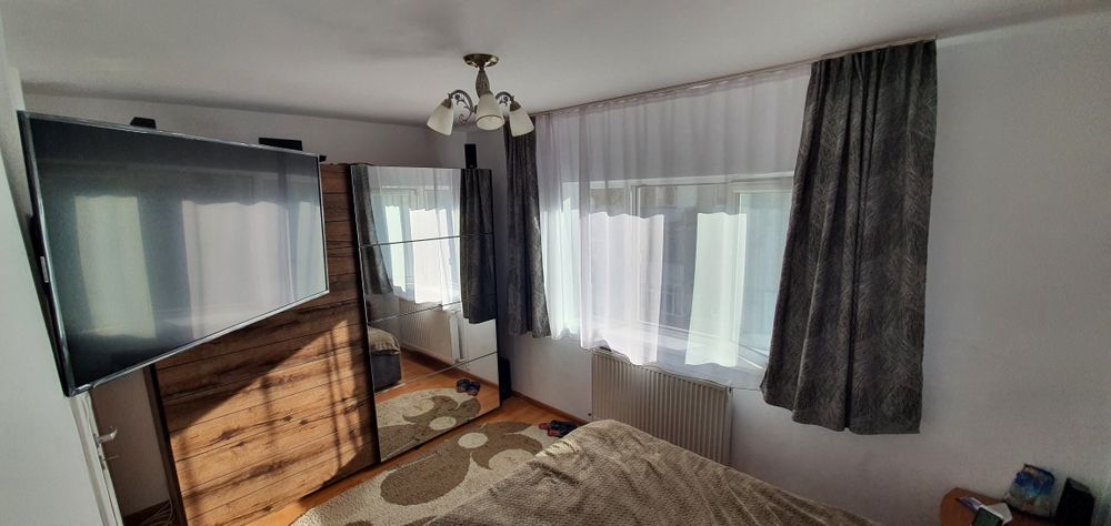Apartament 2 camere de închiriat pe termen lung în Sepsi, zona Ștrand. Dotat cu AC,mobilat. Ideal pentru un angajat la stat sau cuplu.