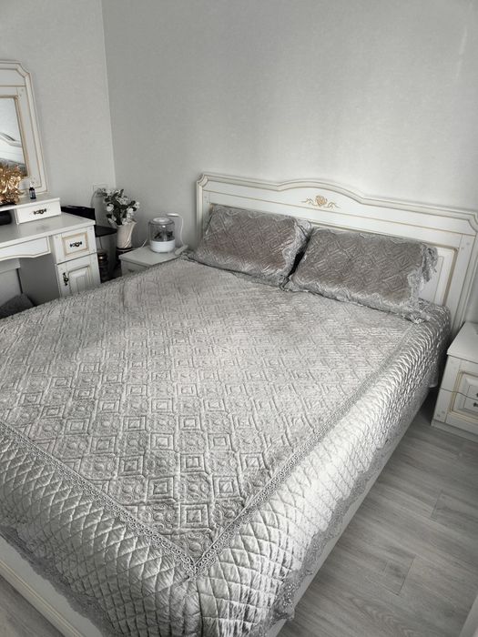 Продается спальный гарнитур