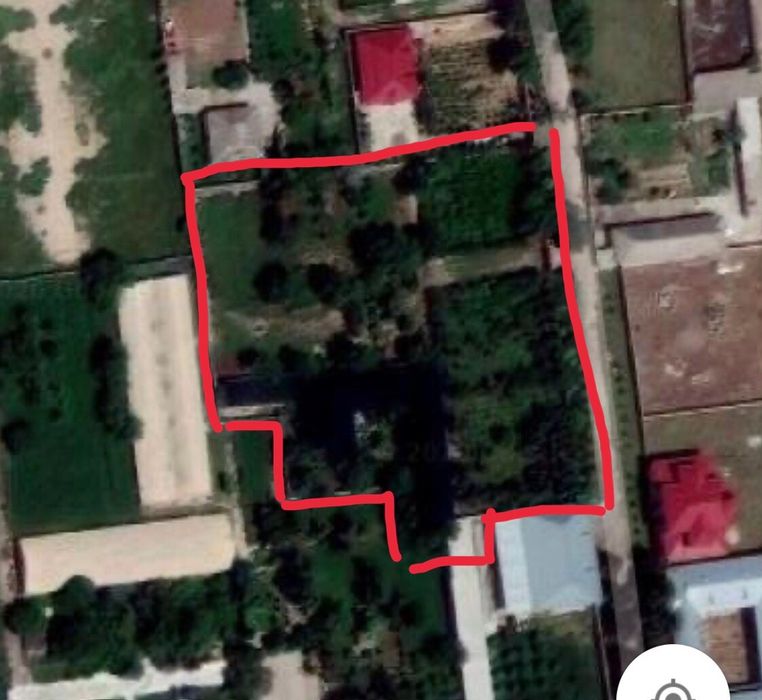 Сирдарё туманида трасса ёкасида 55 сотих биноси билан сотилади