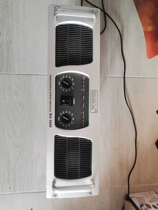 Amplificator de sistem în stare foarte buna ne umblată