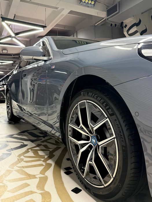 BMW i5 
MSport eDrive 35L
