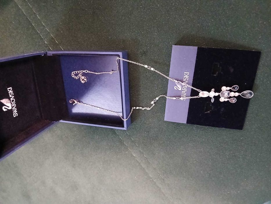 Colier damă cu pietre Swarovski –eleganță pură și strălucire distinctă