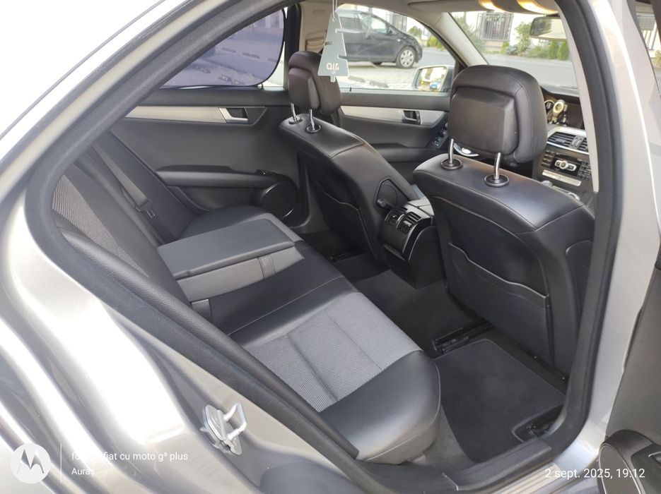 Vând Mercedes Benz C class 180