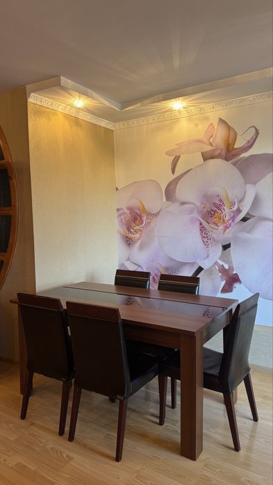 Продам обеденный стол с 6 стульями