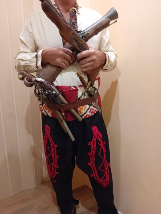 Мъжки  потури  за  носия .Елек за  носия