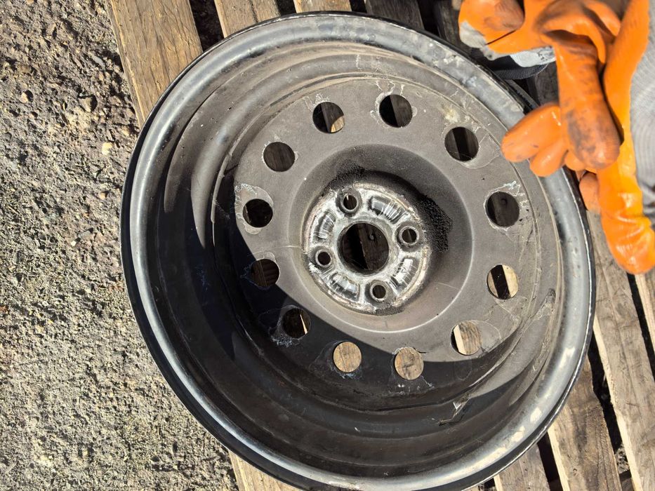 15 цола 4 х 100 мм Сузуки Суйфт - 5,5 Инча / ЕТ 45 - Като нова