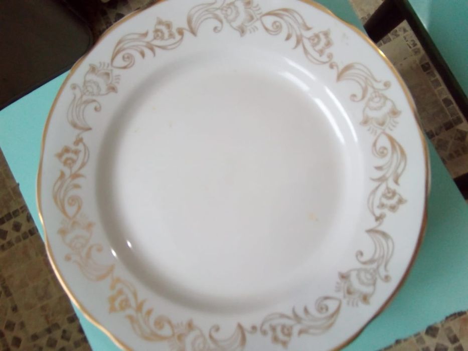 Продам набор тарелок.