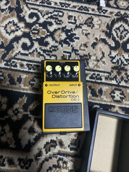 Boss OS-2 OverDrive/Distortion — педаль эффектов