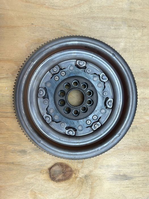 Volanta VW PASSAT 3.6 FSI 4motion benzina 300 cai ZSB 022105266AK