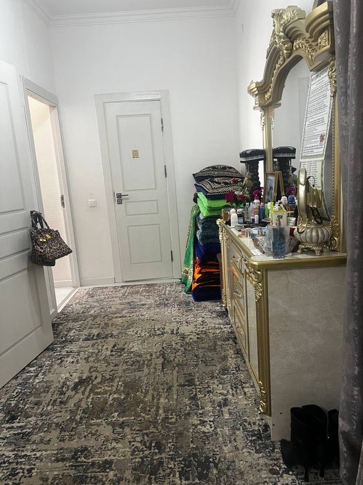 Movorada Dom sotiladi srochni 2 xonali