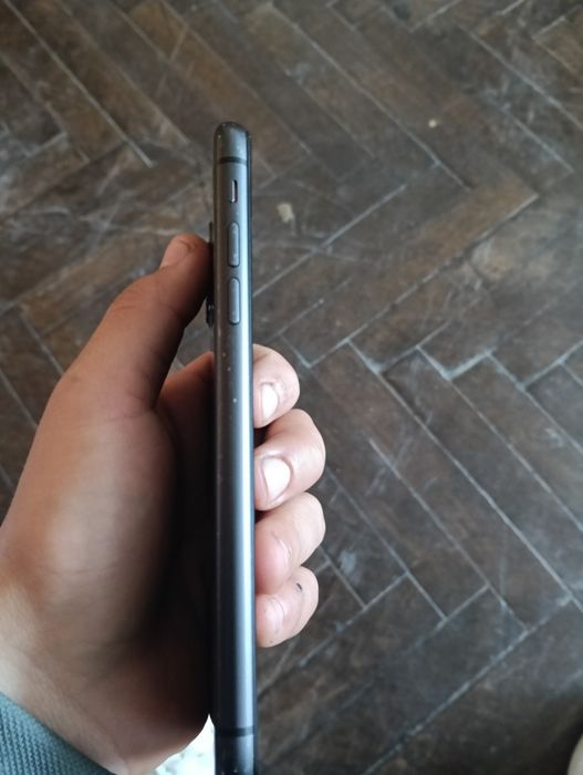 Vând iPhone 11 foarte bun vu sănătatea batriei 92 la suta