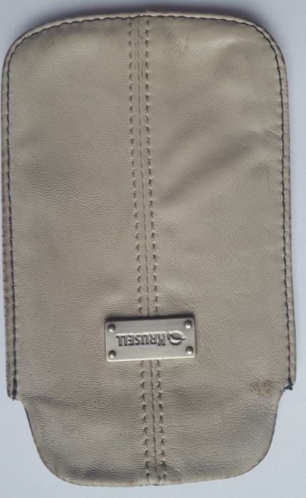 Husa KRUSELL din piele fina pentru telefon, folosita dar fara defecte