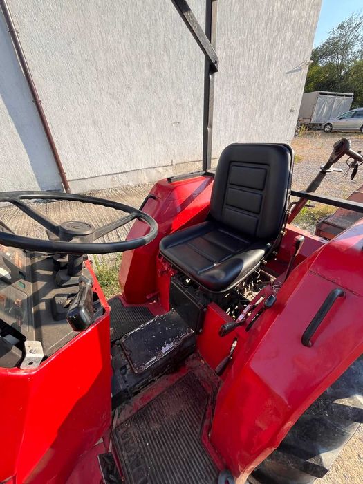 Продавам Трактор Shibaura D215F