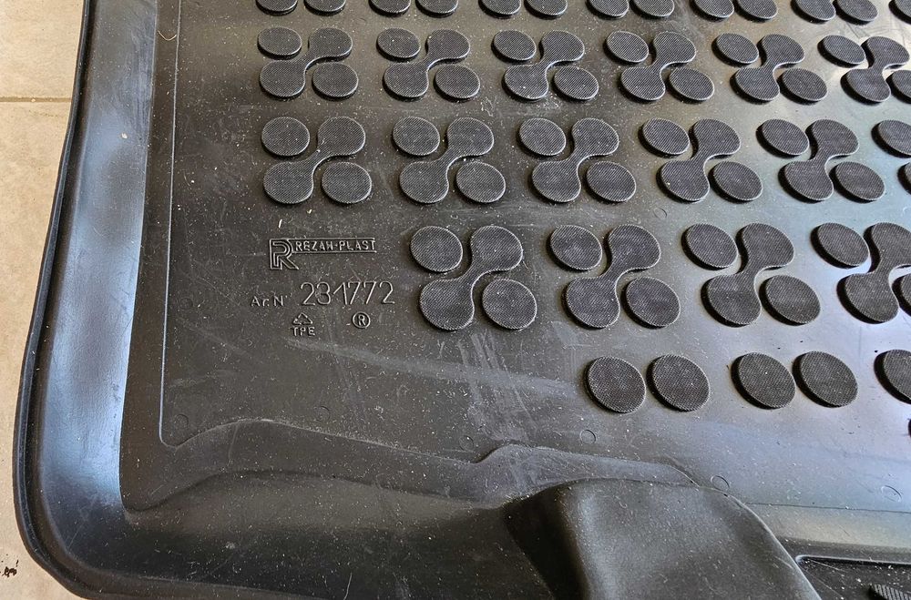 Гумена стелка за багажник за TOYOTA COROLLA TS (2018+)