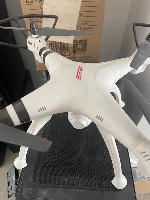 Drona Stunt cu camere de 2MP, pilot automat, barometru incorporat. ios